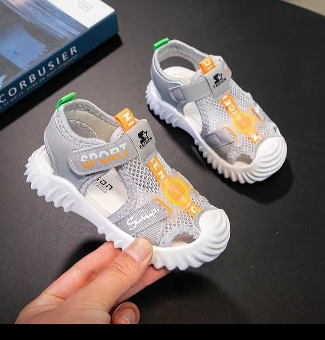 Продам сандали детские