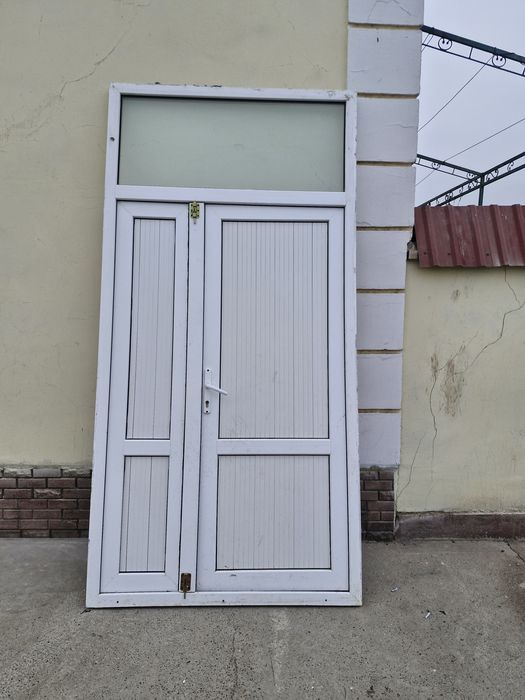 Akfa plast eshigi sotiladi