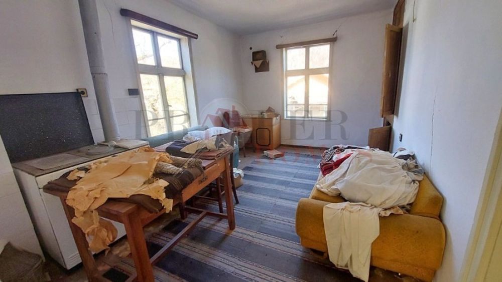 Продажба Къща гр. Габрово - с. Жълтеш 64m² и двор 910m²