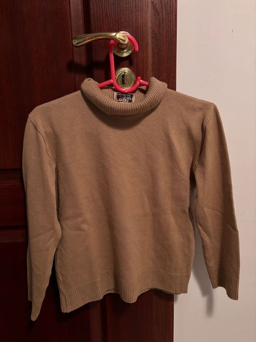 Дамски пуловери, някои обличани един път