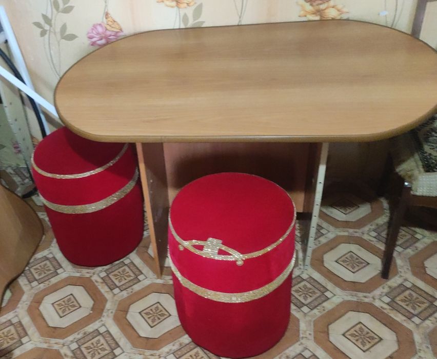 Продам пуфы для прихожей