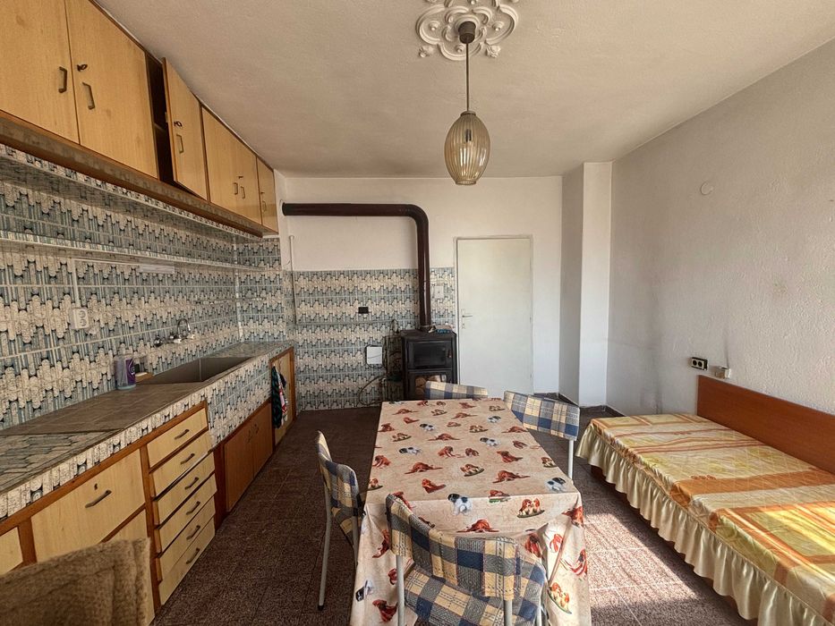 ЧЕТИРИСТАЕН апартамент в ЦЕНТЪРА на Карлово