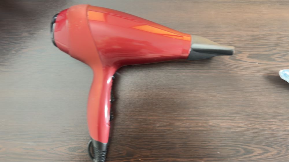 Продавам сешоар Remington AC9096 Silk