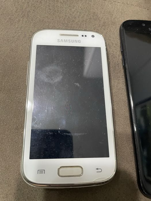 Lot de 4 telefoane