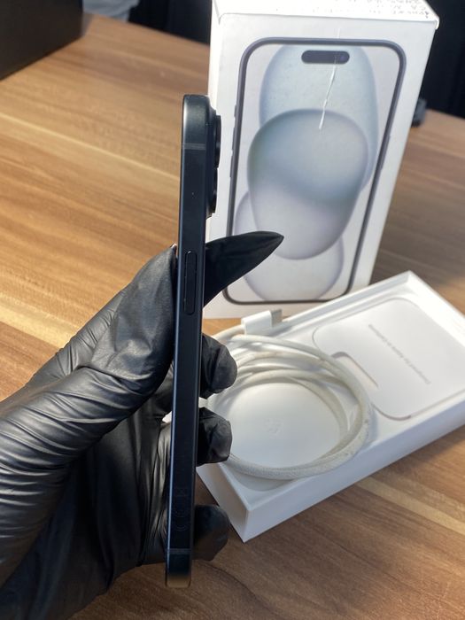 iPhone 15• 128 GB • Black