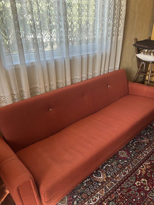 Продавам много запазена холна гарнитура+ покривала