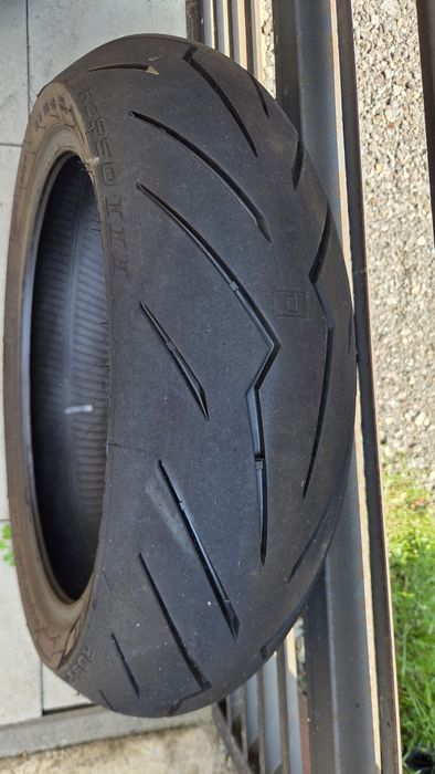 Cauciuc Pirelli Diablo rosso 3   180 55 17 dot 2025