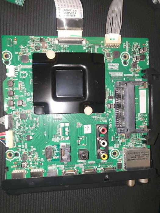 Vand componentele de la un televizor Hisense H55B7500
