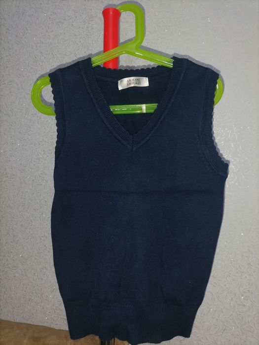 Продам школьные блузки и кофты для девочек