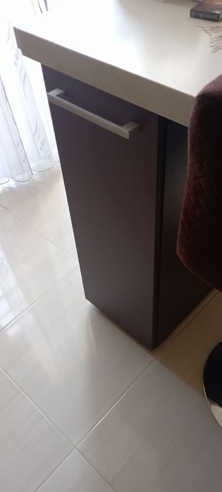 Masă ,insula living,bucătărie,