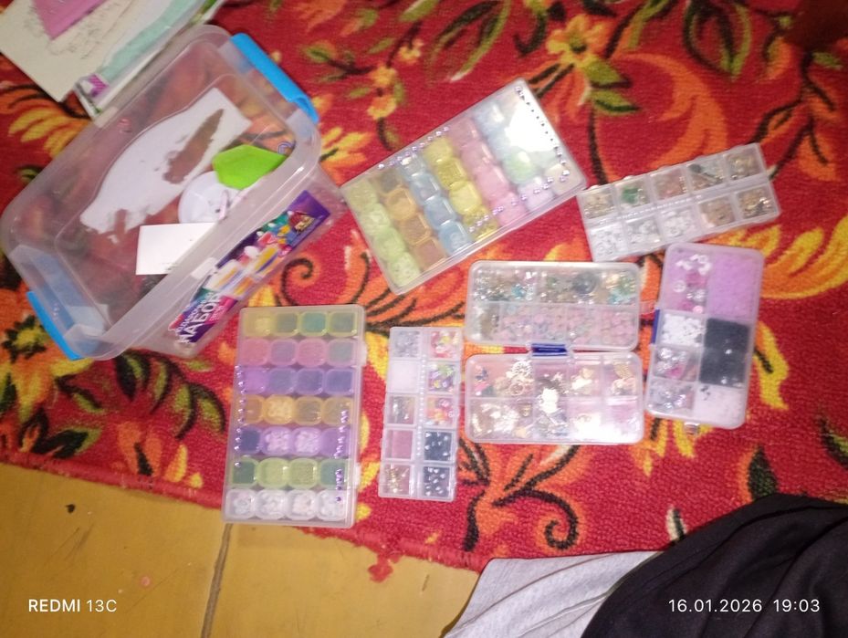 Набор с бисером и фигурками для украшений