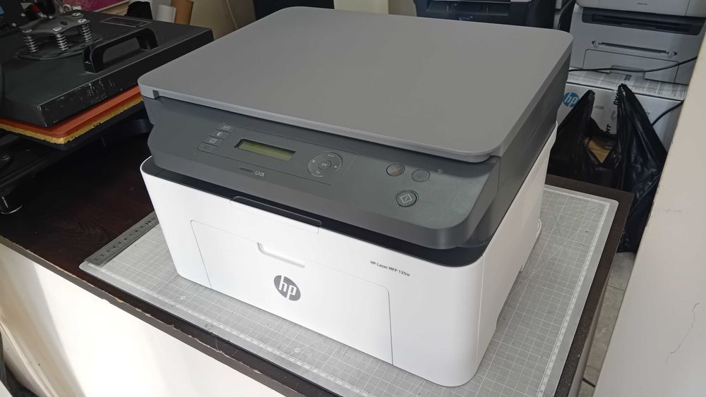 НОВ! Безжичен Wi-Fi лазерен принтер, скенер и копир 3 в 1 HP Laser MFP 135w