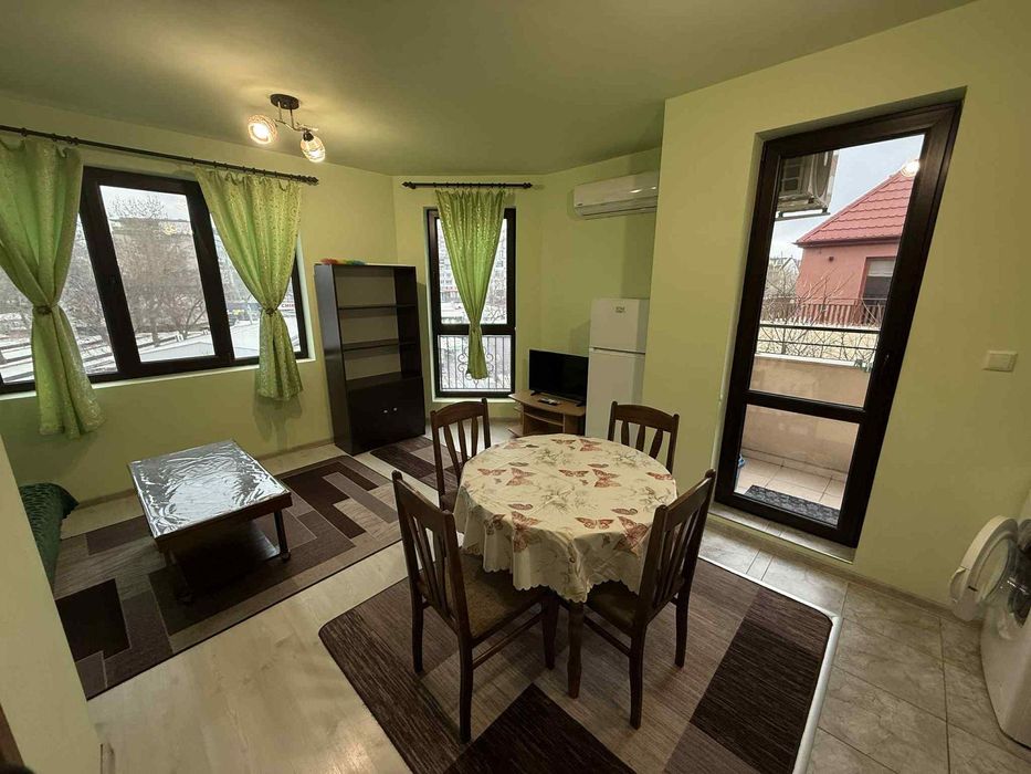 Двустаен апартамент, под наем, кв. Колхозен пазар