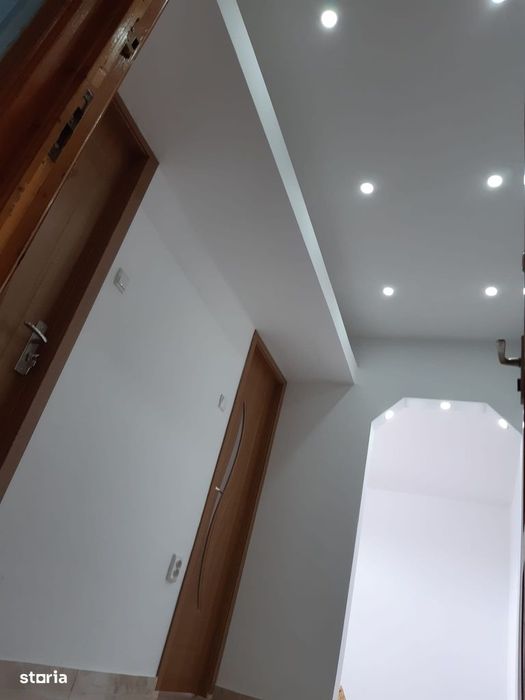 De inchiriat apartament cu 2 camere si balcon, renovat,mobilat 1100lei