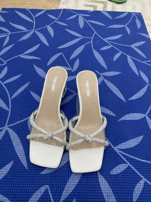 Босоножки новые