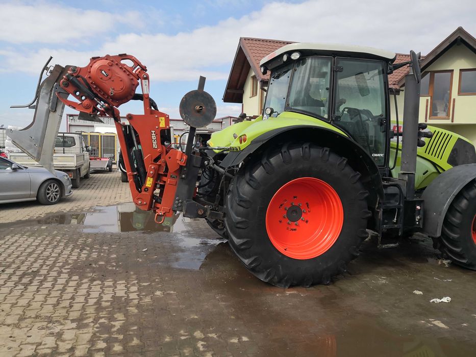 Inchiriere Tractor Claas Axion Vario cu atasamente plug vibrator si trencher Ditch Witch