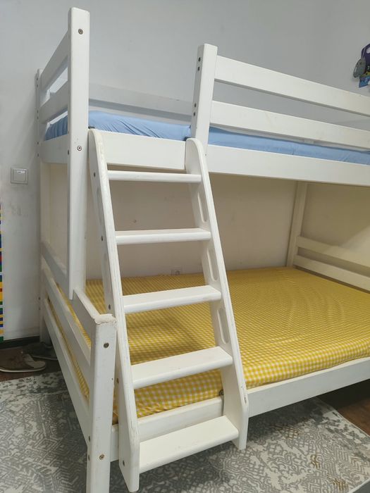 Продам двух яруснную кровать