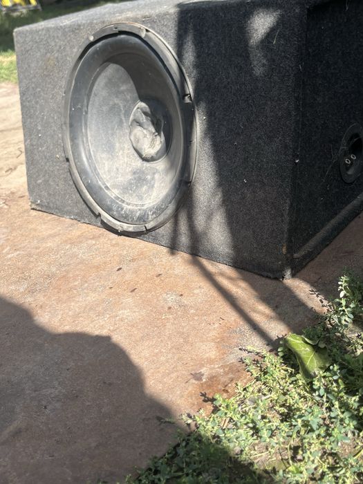 продам сабуфер срочно.