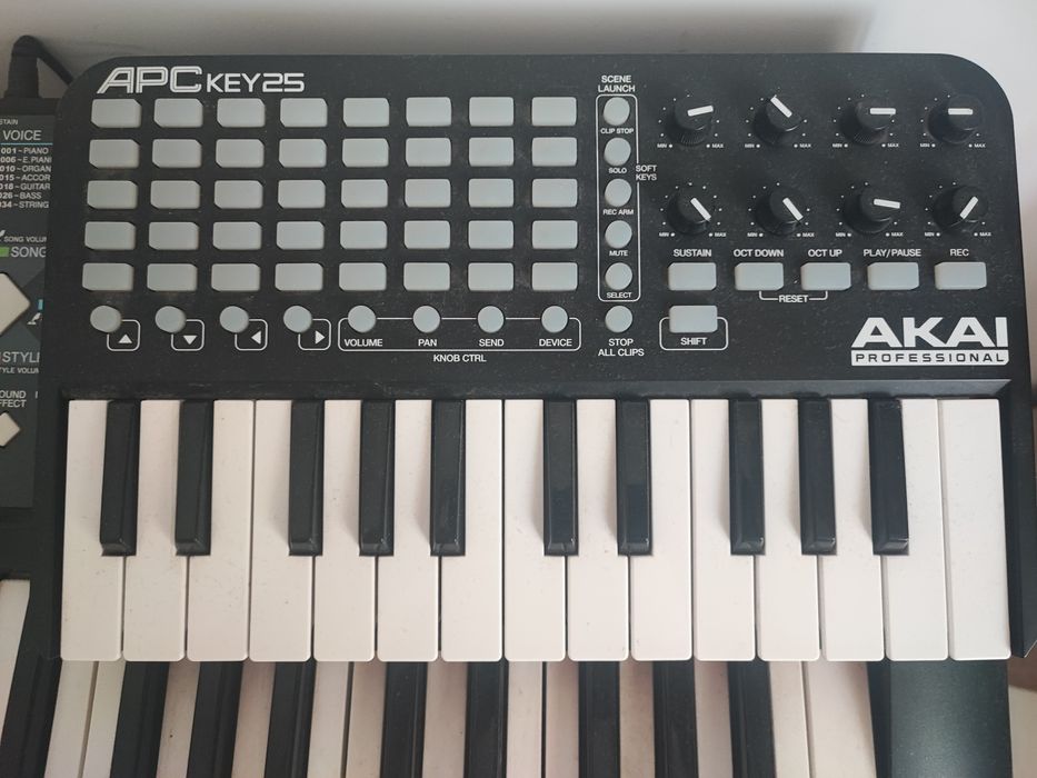 Set Claviatura YAMAHA YPT230 (nefolosita) 650 lei și separat  controller APC Keys 25 (doar testat , nefolosit) 350 lei