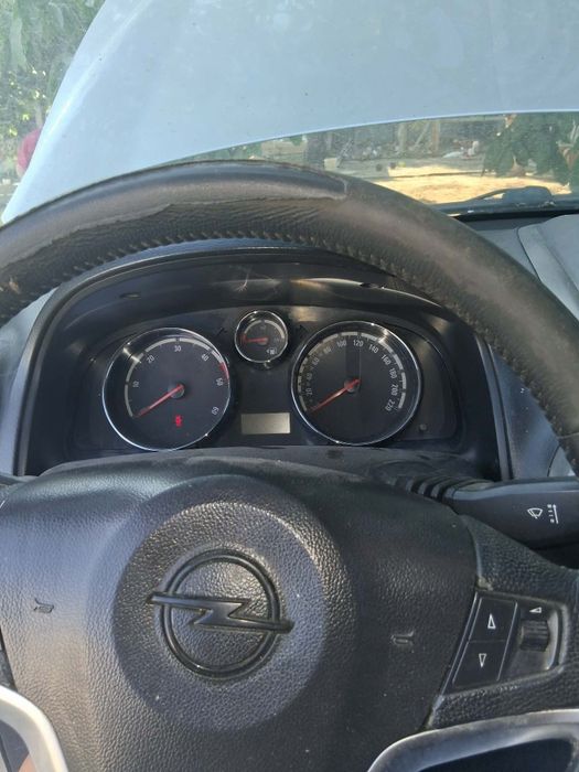 Vând Opel antara an 2008  preț negociabil