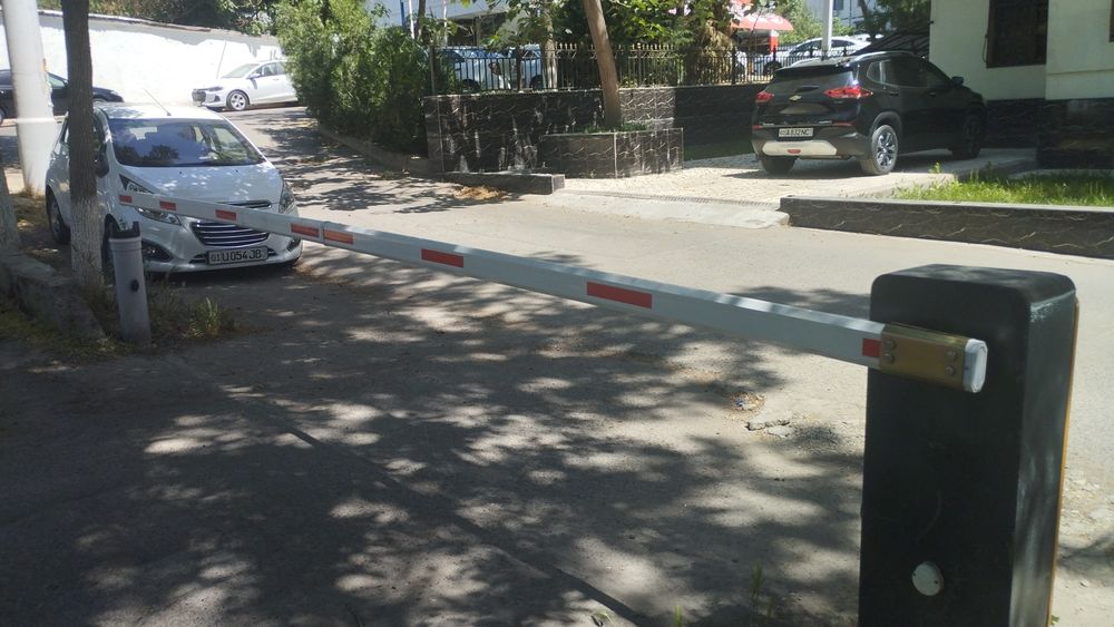 Ремонт автоматических ворот  перегрузочного оборудования.