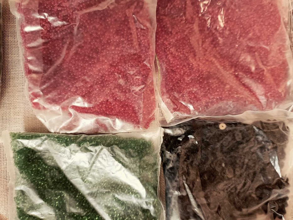 Vand margele pentru broderie