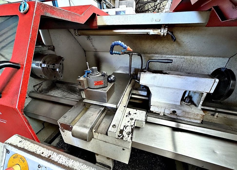 Strung CNC cu cicluri de prelucrare KERN STATUS