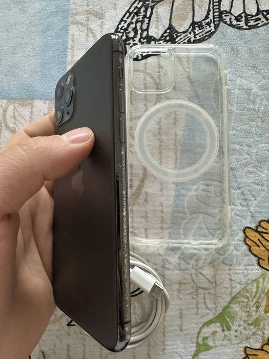 iPhone 11 Pro cu 88% baterie