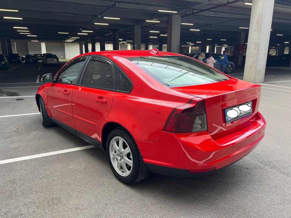 ВОЛВО С 40 2.0 136КС