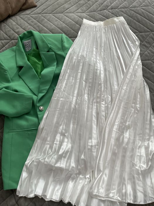 Продам костюм с юбкой