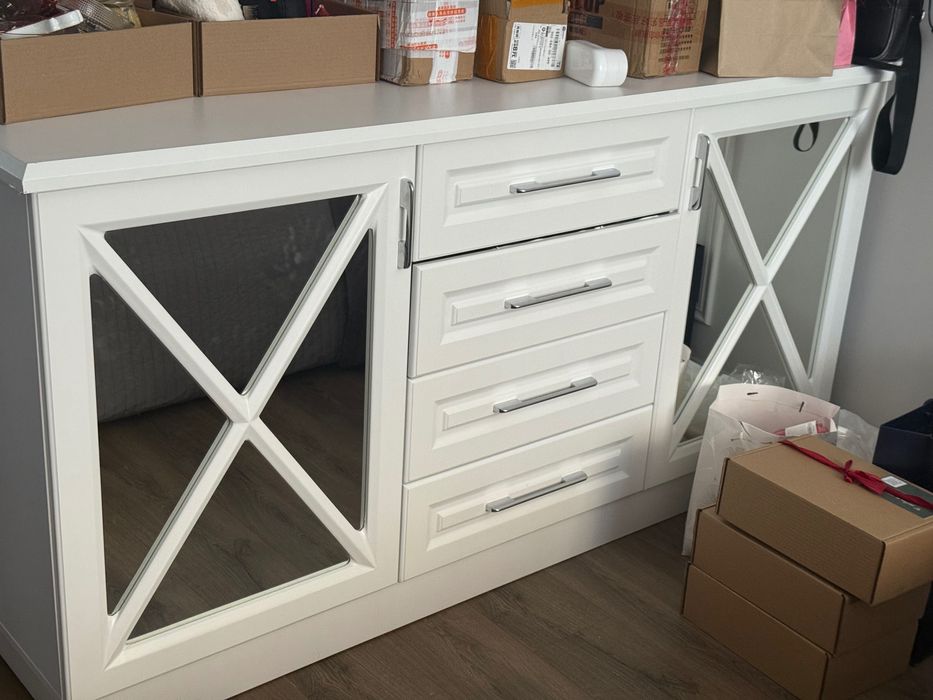 Комод белого цвета - пленка