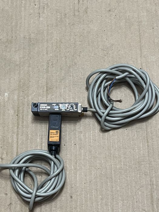 Omron E3XR-CB4 + E3S-DS10B41 Senzor Fotoelectric Industrial Original