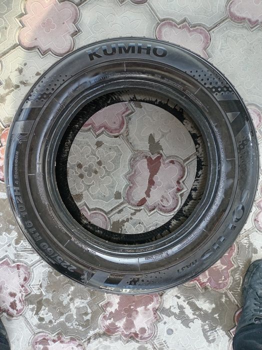Б/У Резина все сезонка размер 225/60/16 состояние отличное шишак нет