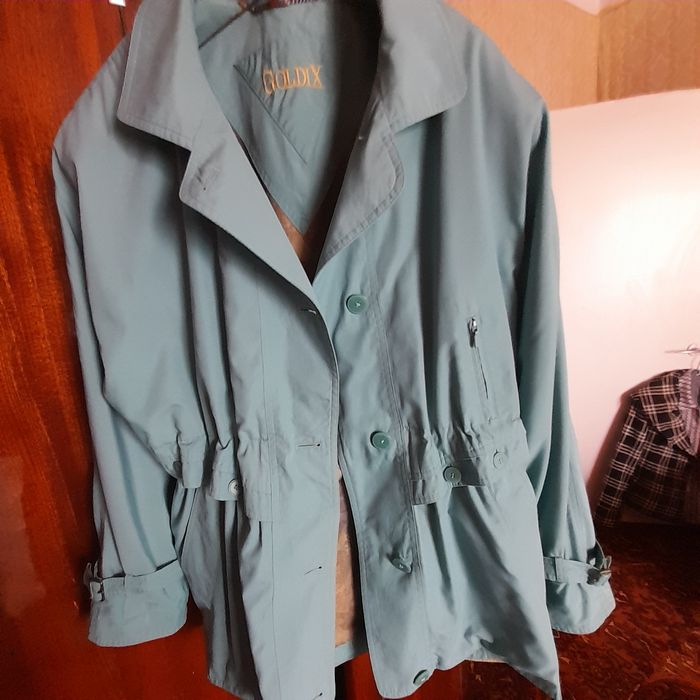 Продаётся женская куртка на весну-осень