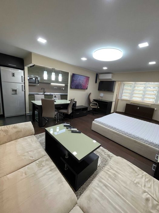 Proprietar, vând garsonieră complet amenajată și utilată, situată în zona Mall Vitan, într-un bloc anvelopat.