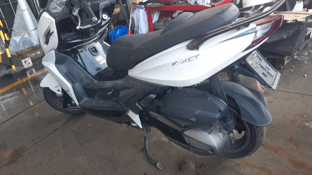 Скутер Кимко (Kymco K-XCT 300i)-на части