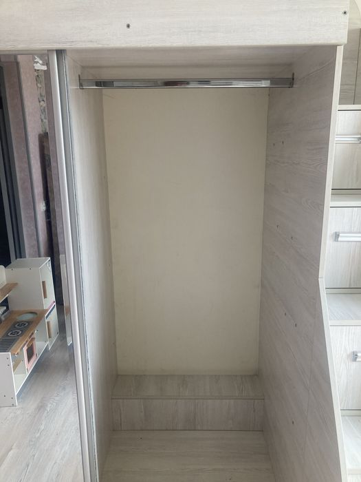 Продается детская кровать с шифоньером,матрац в комплекте