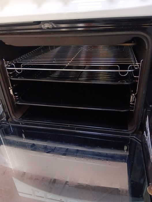 Свободно стояща печка с керамичен плот VOSS Electrolux 2 год.Гаранциия