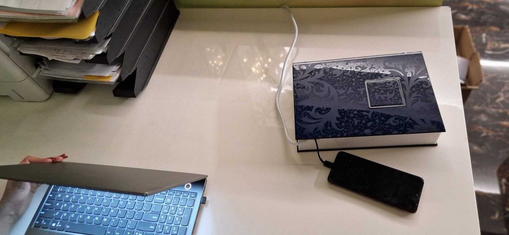 Lampa de birou, LED, ceas, priza multipla, albastru. Cadoul ideal!