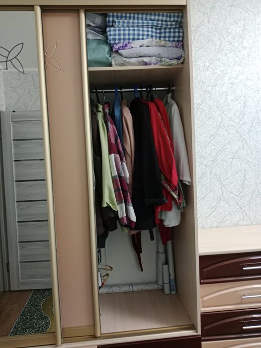 Продается  шкаф-купе и комод