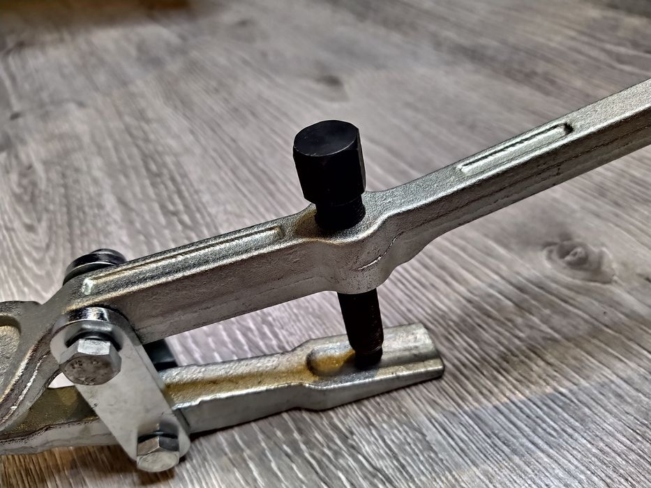 Presa pentru pivoti si capete de bara