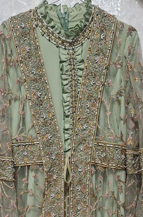 Kelinchaklar uchun ansanbil libos.