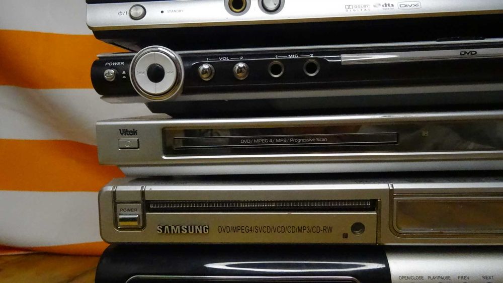 dvd проигрыватели рабочие каждый по 2000