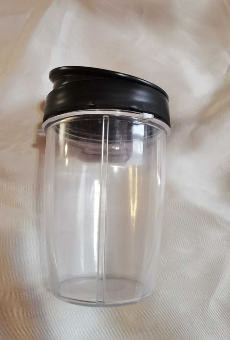 Чаша за шейкър с капак отгоре