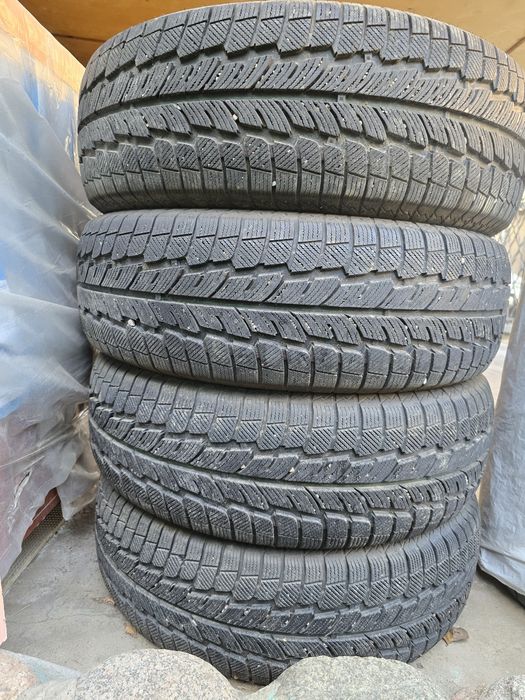 Шины зима 235/65/17. Комплект