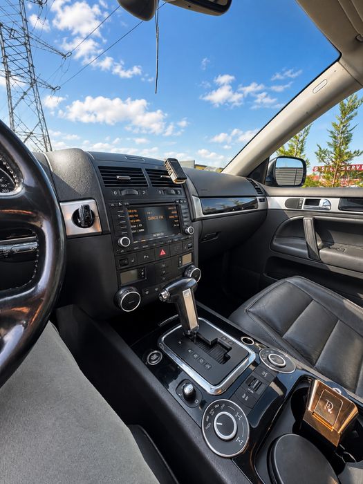 VW Touareg 3.0 TDI R-Line Individual | Pneumatică | Blocante | Revizie completă