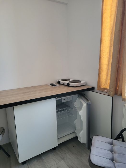 Închiriez minigarsoniera 12mp