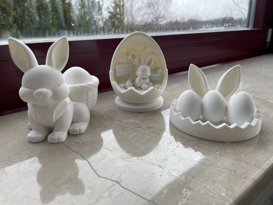 Decorațiuni de Paște – Iepurași și Ornamente cu Ouă Personalizabile