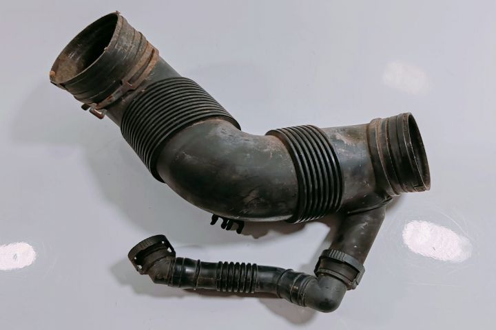 Furtun admisie aer 3C0129654M Volkswagen VW Golf a 5-a generatie