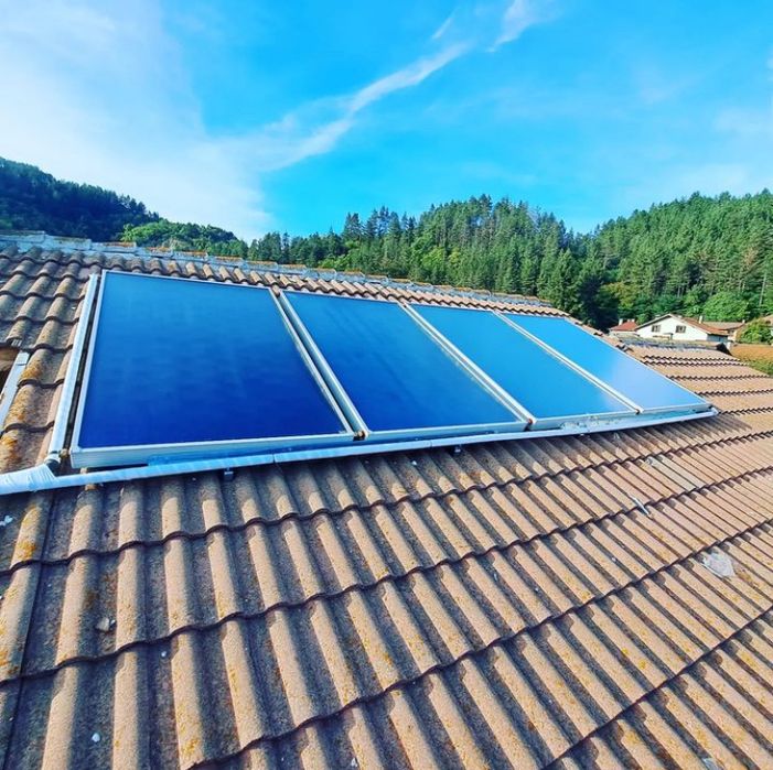 Продажба и монтаж на слънчеви системи за топла вода и ток